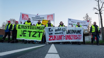 Geplanter Teileverkauf: Protest der Opel-Belegschaft