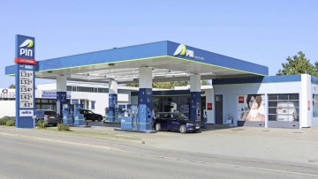 Präg: Erste Pin-Tankstelle eröffnet 