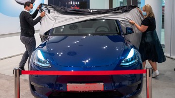 Premiere: Tesla zeigt erstmals Model Y in Deutschland