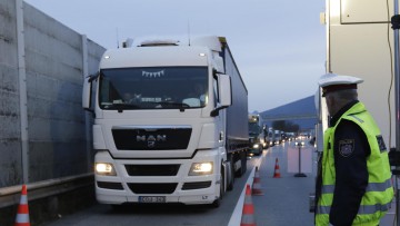 Kritik an nicht angekündigter Blockabfertigung in Tirol