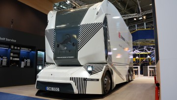 DB Schenker präsentiert vollautonom fahrenden E-Lkw