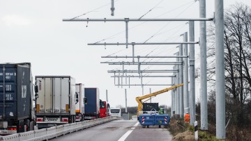 Oberleitungs-Lkw: Zwischenbilanz für E-Highway auf A 1 ist positiv