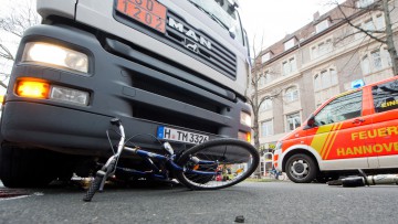 Verkehrsminister Scheuer will schlimme Lkw-Unfälle verhindern