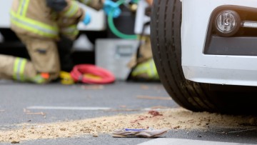 Am Rande: Schwerverletzter Lkw-Fahrer bei Unfall auf der A 3