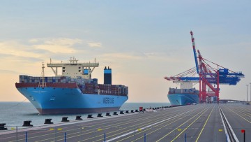 Umleitung von Containerschiffen zum JadeWeserPort