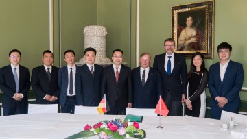 Mosolf plant Schienentransport für Fertigfahrzeuge zwischen Europa und China