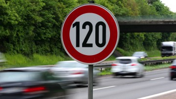 Naturschutzverband WWF fordert Tempo 120 auf Autobahnen 