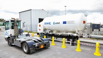 RWE und Duisport weihen LNG-Tankstelle ein