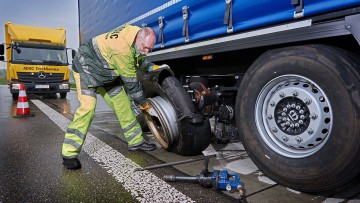 ADAC Truckservice warnt vor Reifenplatzern 
