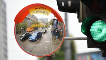 München will mit 8000 Spiegeln Lkw-Unfälle verhindern