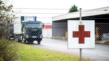 Bundeswehr-Lkw, Corona-Impfstoff, Lager