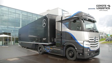 Brennstoffzellen-Lkw von Daimler mit Coyote-Logo