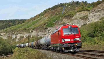 Güterzug-Kesselwagen-Maintal_DB Cargo.jpg
