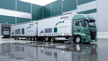 Iveco LNG Spedition Schwarz Lang-Lkw