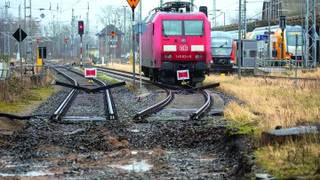 Eisenbahn, Schienen, Ampel, Warnlichter, Zug, DB