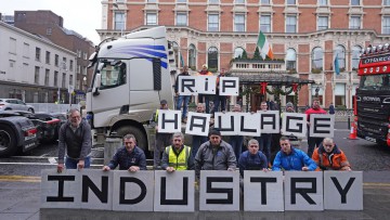 Irische Lkw-Fahrer protestieren gegen gestiegene Dieselpreise