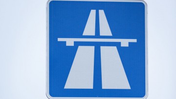 Schild. Autobahn