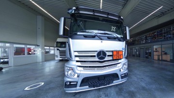 Blick in die TÜV Süd Akademie: 360-Grad-Tour führt digital rund um ein Tankfahrzeug.