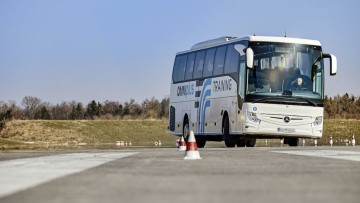 Daimler Buses: Rund 20.000 Fahrerinnen und Fahrer geschult