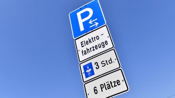 Gespaltene Meinungen zu exklusive Parkplätzen nur für E-Autos