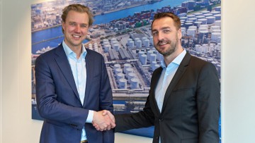 Matthijs van Doorn, Vice-President Commercial Port of Rotterdam (links) und Steffen Bauer, CEO HGK Shipping