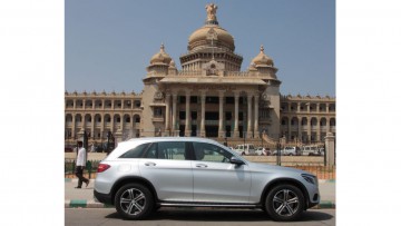 Im Mercedes GLC durch Bangalore