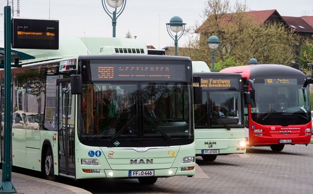 Strengere CO2-Vorgaben für Lkw und Busse