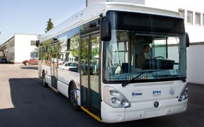 Proton Motor präsentiert Triple-Hybrid-Bus