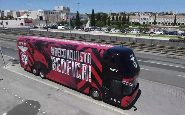 MAN: Neoplan Skyliner für „S. L. Benfica“