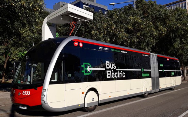 TMB nimmt Elektrobusse in Betrieb