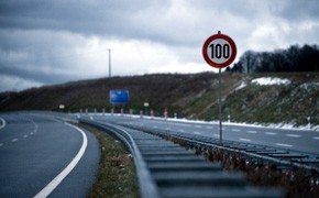 EU-Abgeordneter fordert Tempo 100 für LKW auf Autobahnen