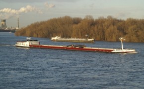 Niedrigwasser behindert die Rheinschifffahrt