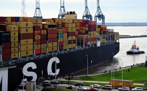 Antwerpen: Erstmaliger Anlauf eines Containerschiffs mit 15 Meter Tiefgang