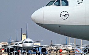 Lufthansa fliegt tief in die roten Zahlen 