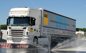 Großes Finale von ADAC und Scania: Deutschlands sicherster LKW-Fahrer kommt aus Gütersloh 