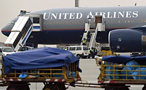 United-Airlines-Mutter UAL erzielt mehr Gewinn