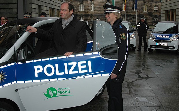 Daimler: Stadtflitzer an Polizei ausgeliefert