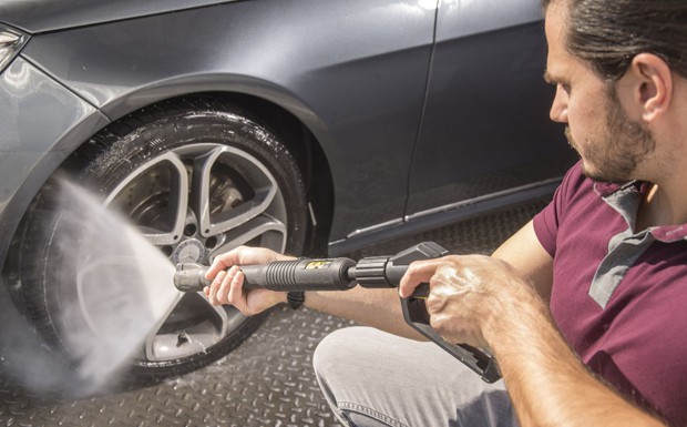 Dekra: Hochdruckreiniger ungefährlich für Reifen