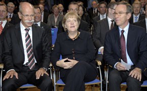 IAA-Eröffnung: Merkel bekennt sich zum Euro