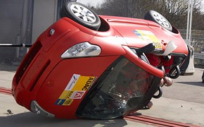 Überschlag-Crashtest: Kleine Cabrios als unsicher eingestuft