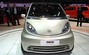 Billigauto: Tata Nano wird in Indien offiziell eingeführt