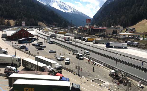 Österreich bereitet mögliche Grenzkontrollen am Brenner vor