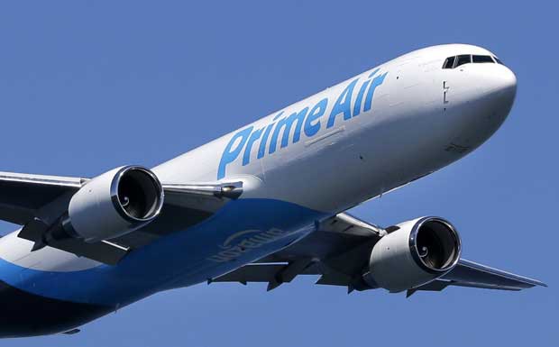 Amazon präsentiert erstes Frachtflugzeug der Prime-Air-Flotte