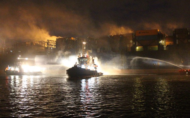 Frachterbrand: Diskussionen um Löschkonzept im Hamburger Hafen