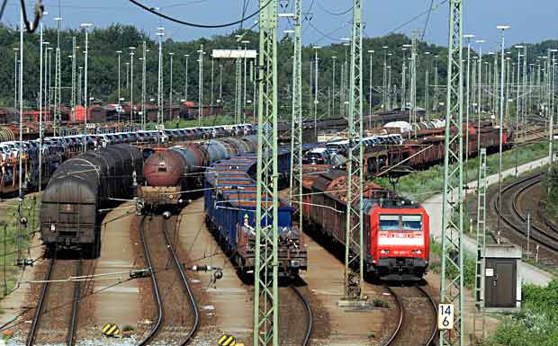 Bahnen fordern Ausbau von Güter-Korridor