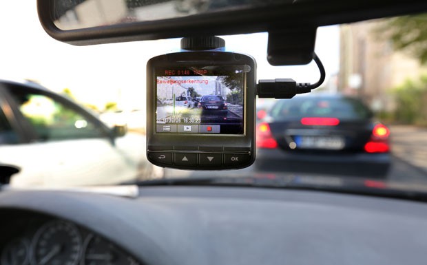 Urteil: Gericht verbietet Einsatz von Dashcams im Fahrzeug