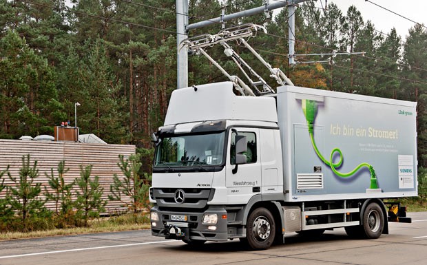 Siemens testet elektrisch betriebene O-LKW in Brandenburg 