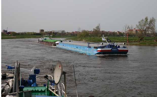 Niedrigwasser der Elbe schränkt Binnenschifffahrt ein