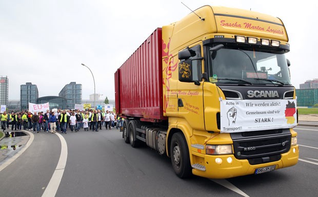 LKW-Fahrer demonstrieren gegen Billigkonkurrenz
