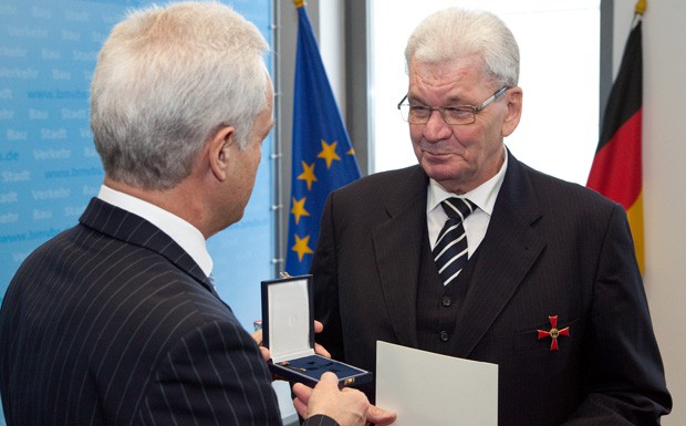 Bundesverdienstkreuz für BGL-Ehrenpräsident Grewer